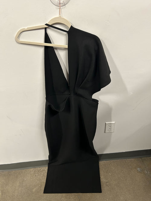 Black one-shoulder wide-sleeve minimalist jumpsuit.